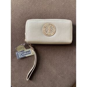 Women’s Cee Klein Zip Around Wristlet Makeup Bag New With Tag Color Soft Gold